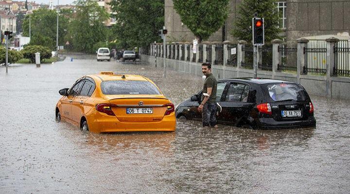Сильные ливни затопили некоторые части Анкары
