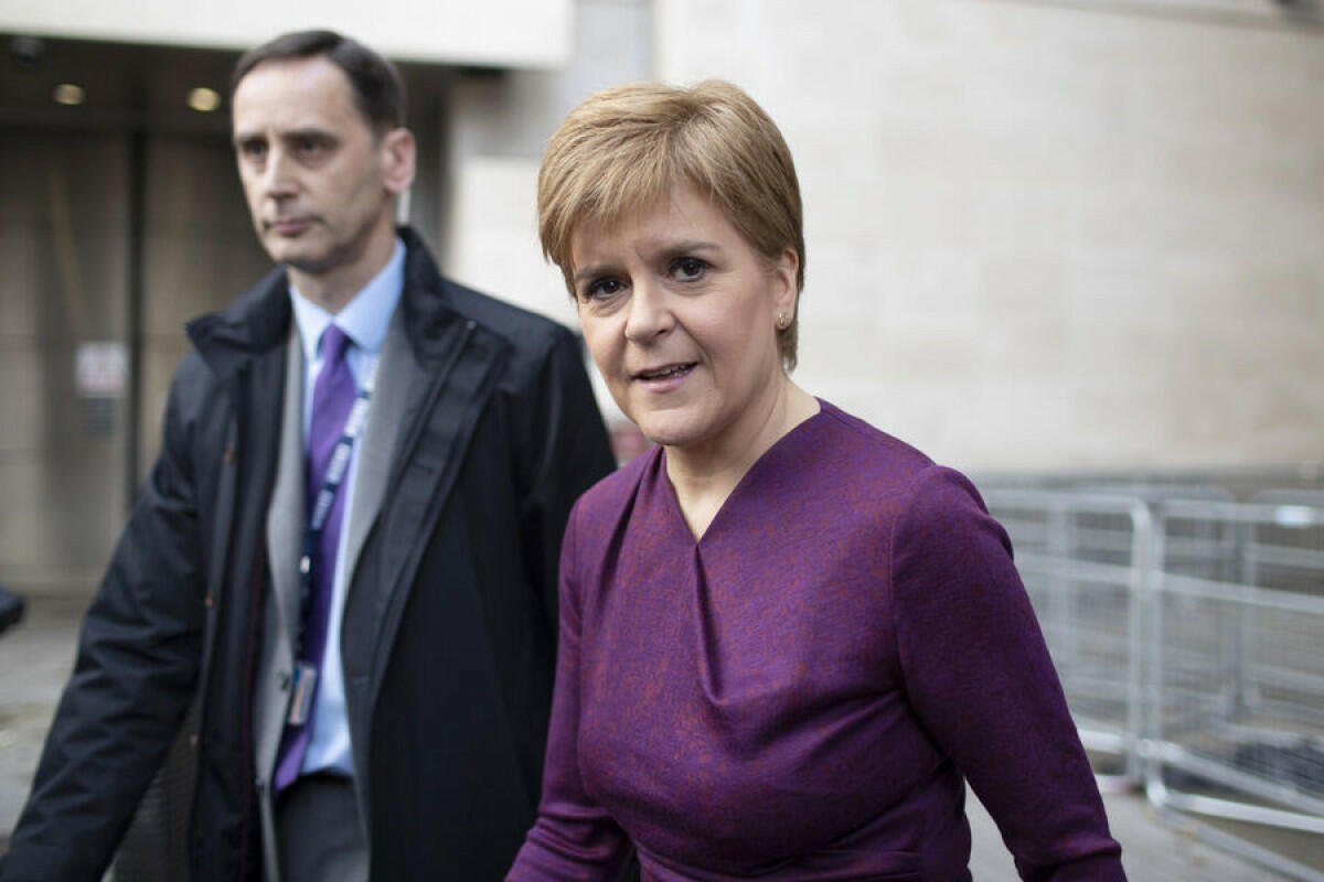 Экс-премьера Шотландии отпустили после допроса