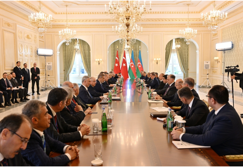 Состоялась встреча Президента Ильхама Алиева и Президента Реджепа Тайипа Эрдогана в расширенном составе