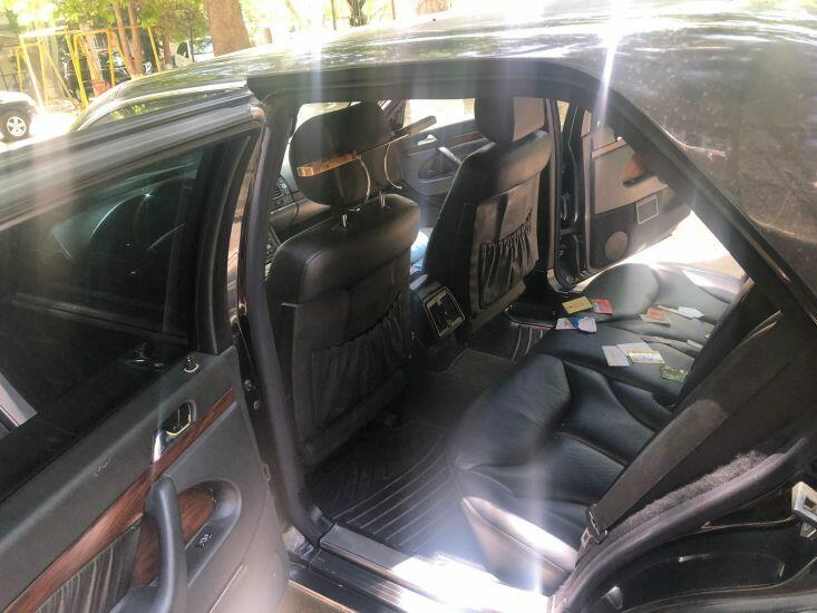 Tanınmış aparıcının avtomobilini yardılar