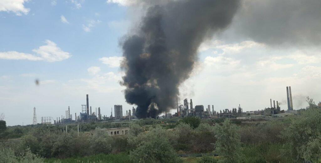 Мощный взрыв на нефтезаводе в Румынии