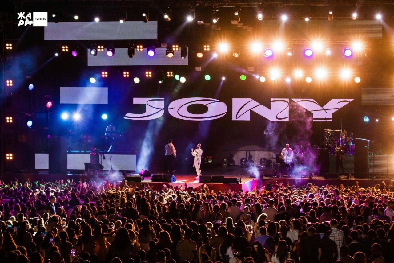 Яркие эмоции и сюрпризы на концерте Jony в Баку