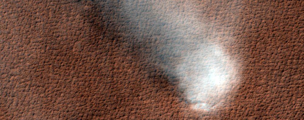 На Марсе сфотографировали пыльный вихрь с помощью камеры HiRISE