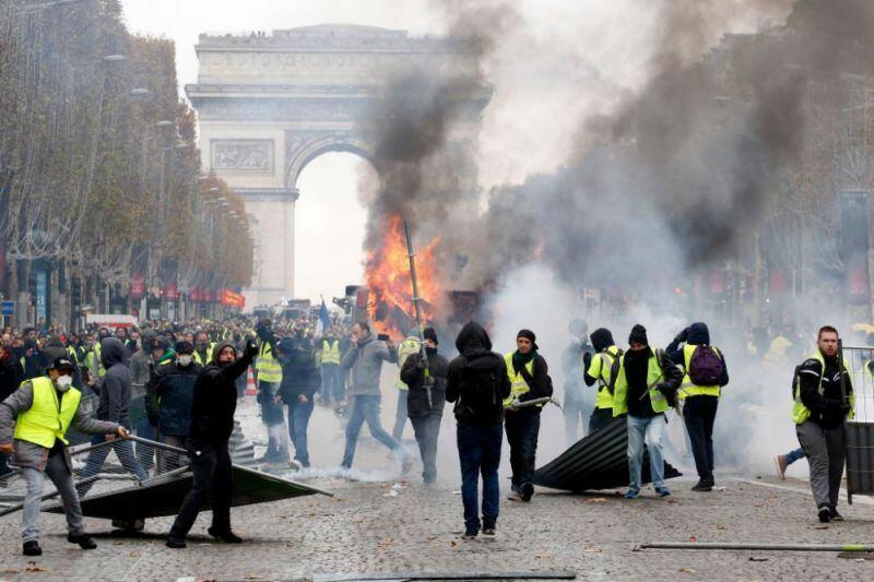 Беспорядки во Франции напугали туристов