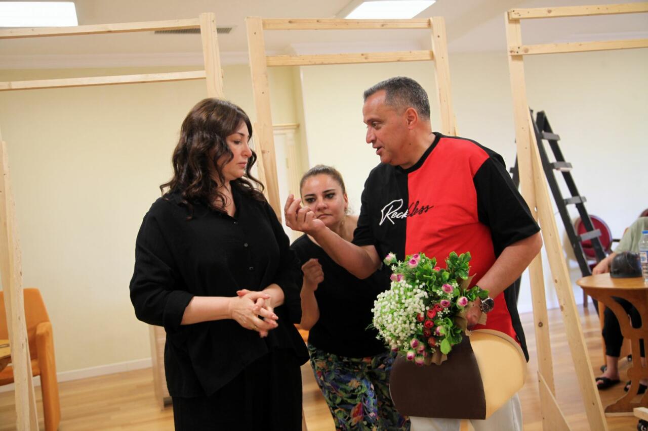 Диляра Алиева впервые после смерти супруга выйдет на сцену