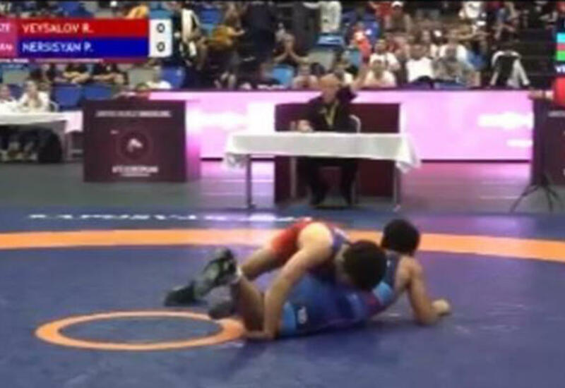 Азербайджанский борец разгромил армянина со счетом 10:0