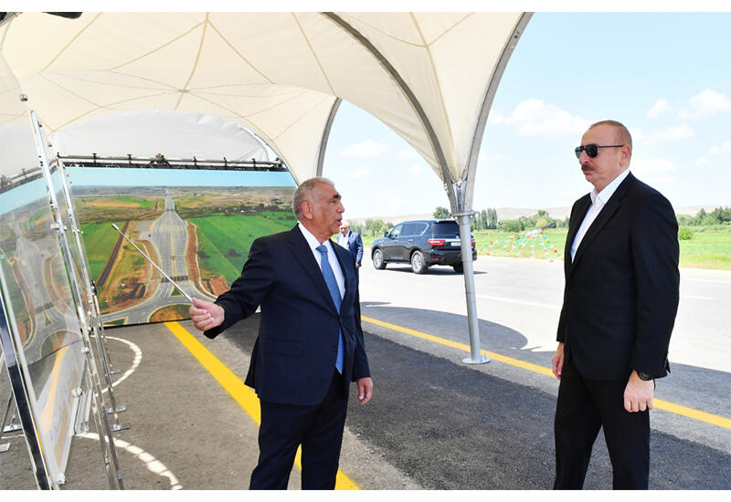 Президент Ильхам Алиев ознакомился со строительством 27-километрового участка автомобильной дороги Ахмедбейли-Физули-Шуша