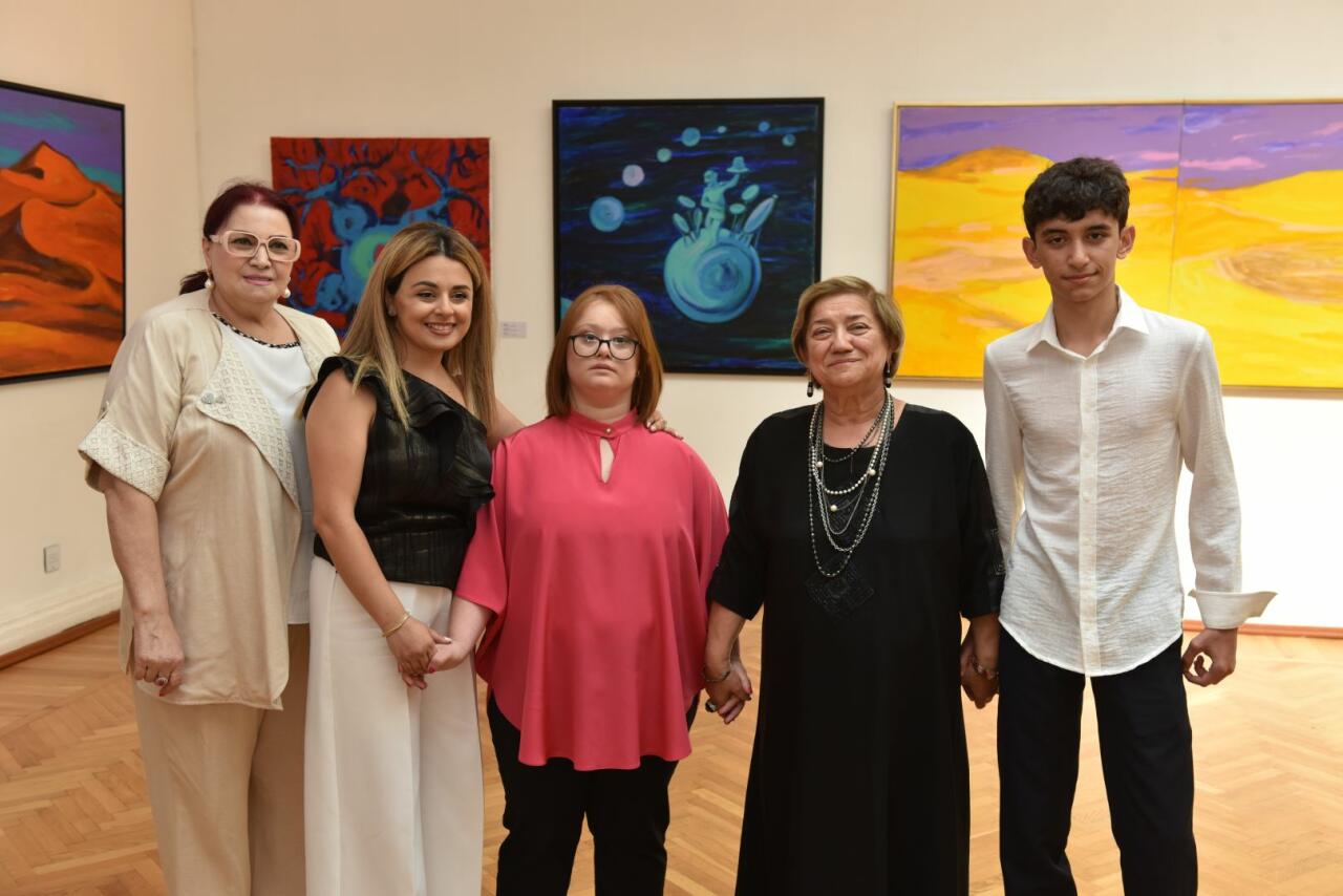В Баку открылась экспозиция Марьям Алекберли 