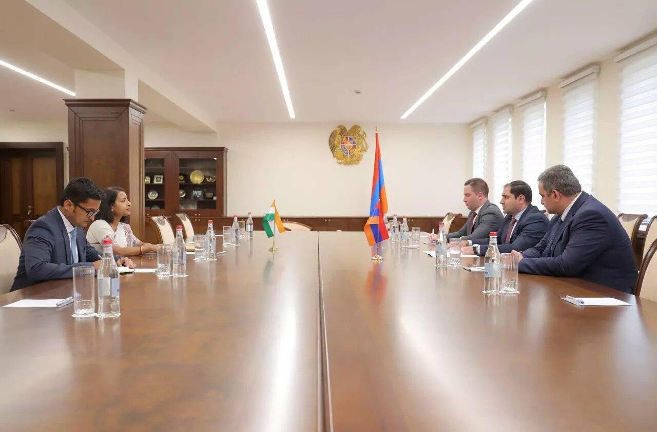 Глава армянского минобороны пытается заручиться военной поддержкой Индии