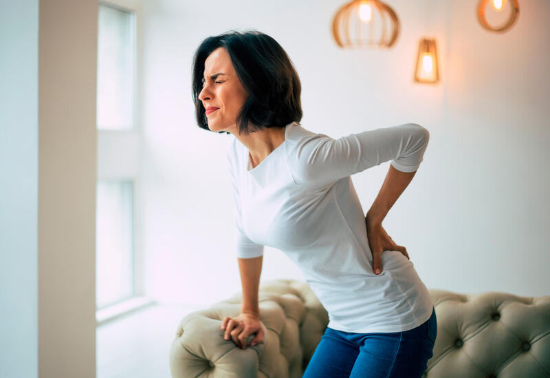 Названы три фактора, снижающих боль в спине