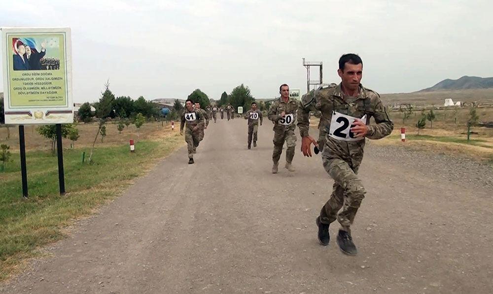 Проверяется индивидуальная подготовка военнослужащих Азербайджана