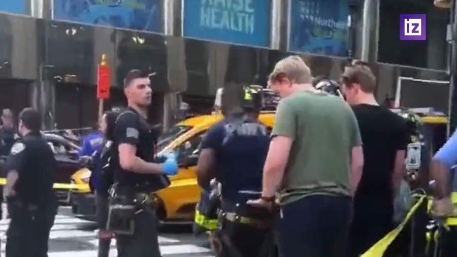 В Нью-Йорке водитель на угнанном автомобиле сбил около десятка человек