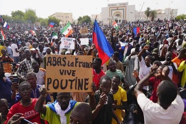 В Нигерии прошла акция протеста с осуждением политики Франции