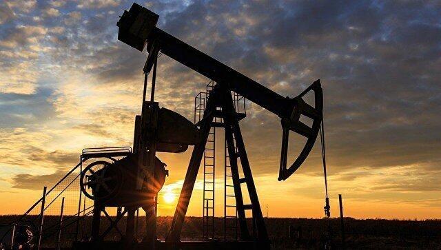 Мировая добыча нефти резко упала