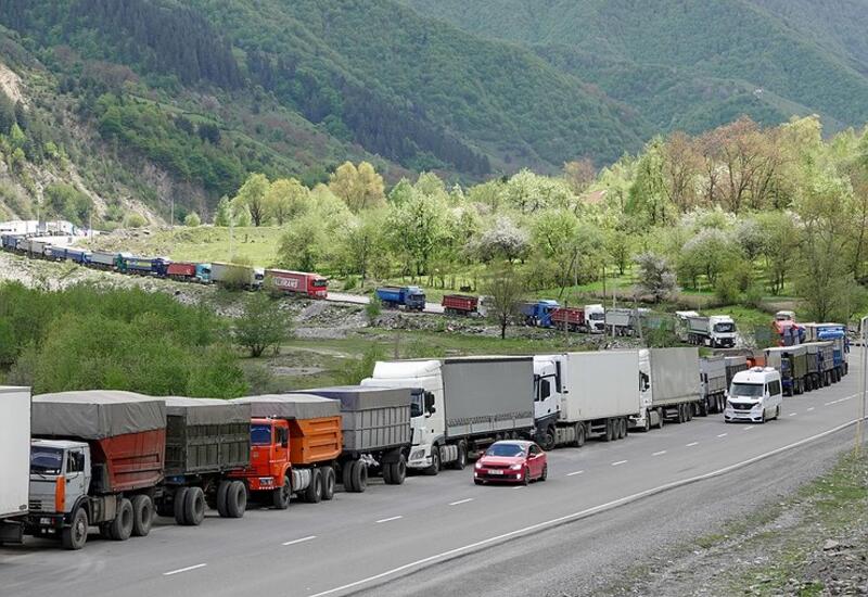 Грузия перекрыла транзит американских автомобилей в Россию