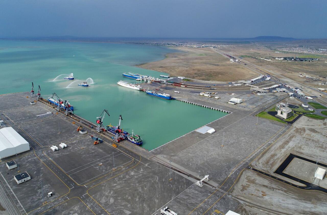 Морские порты Азербайджана увеличили перевалку грузов