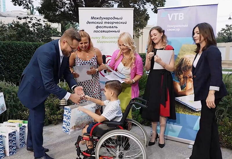ВТБ (Азербайджан) поддержал инклюзивный фестиваль детского творчества в Баку