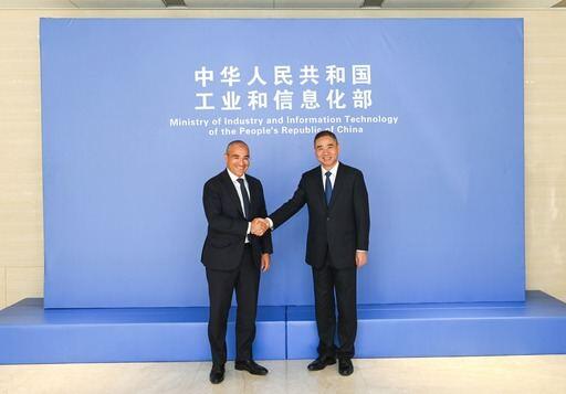 Азербайджан и Китай обсудили расширение инвестиционных связей в ряде сфер