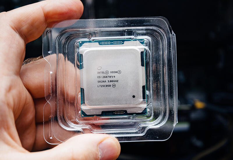 Чипы от Intel получат ИИ