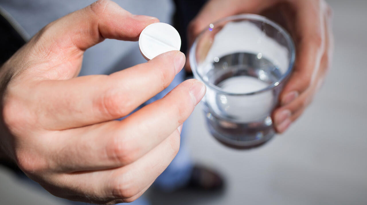Кардиологи объяснили, каких пожилых аспирин не спасет от инсульта