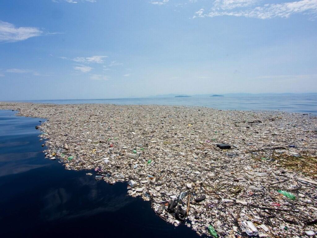 Раскрыта масса плавающего пластика в океане