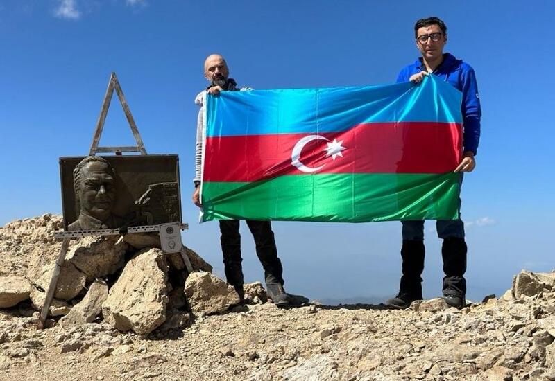 Министр молодежи и спорта Азербайджана совершил восхождение на "Пик Гейдара"