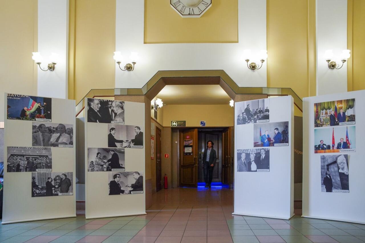 В Казани открылась фотовыставка, посвященная 100-летию со дня рождения Гейдара Алиева