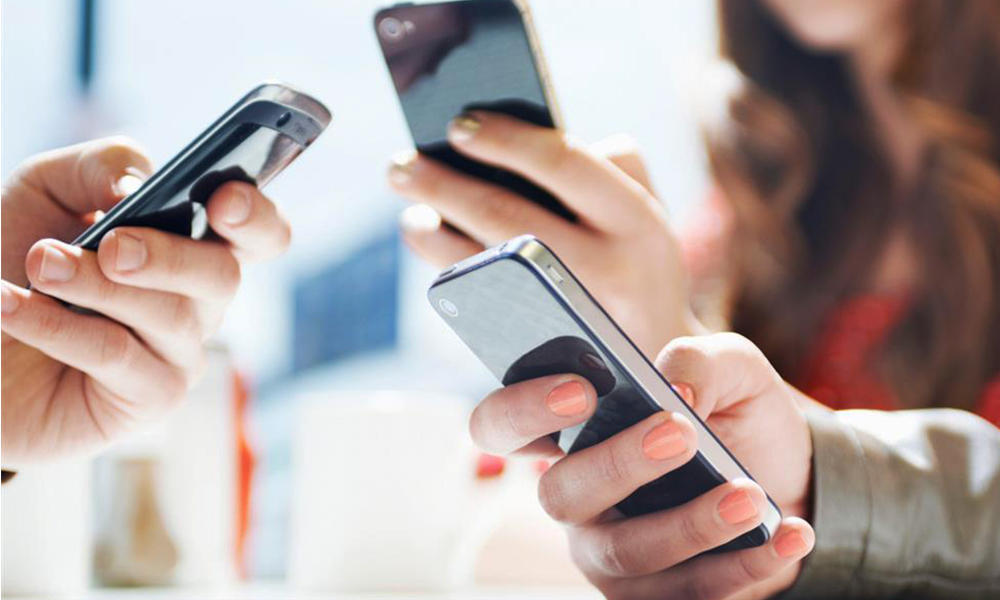 Можно ли будет школьникам приносить мобильные телефоны в школу?