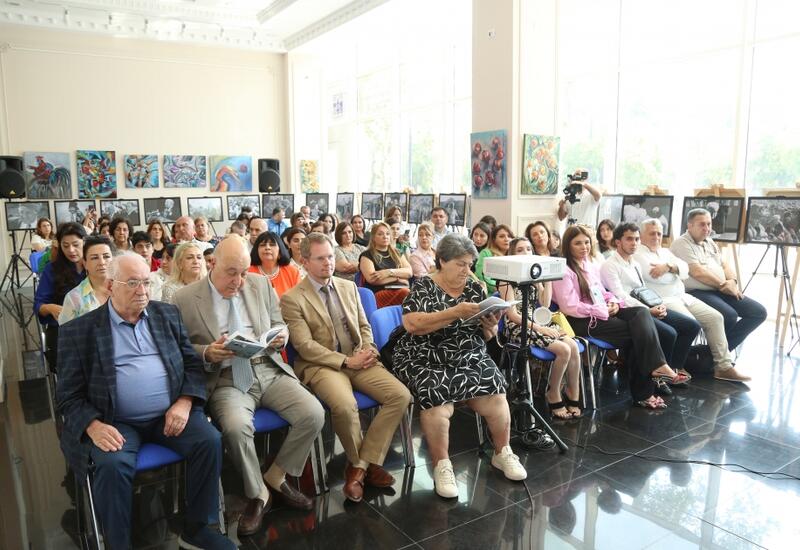 В Русском доме Баку прошла презентация книги о Расуле Гамзатове