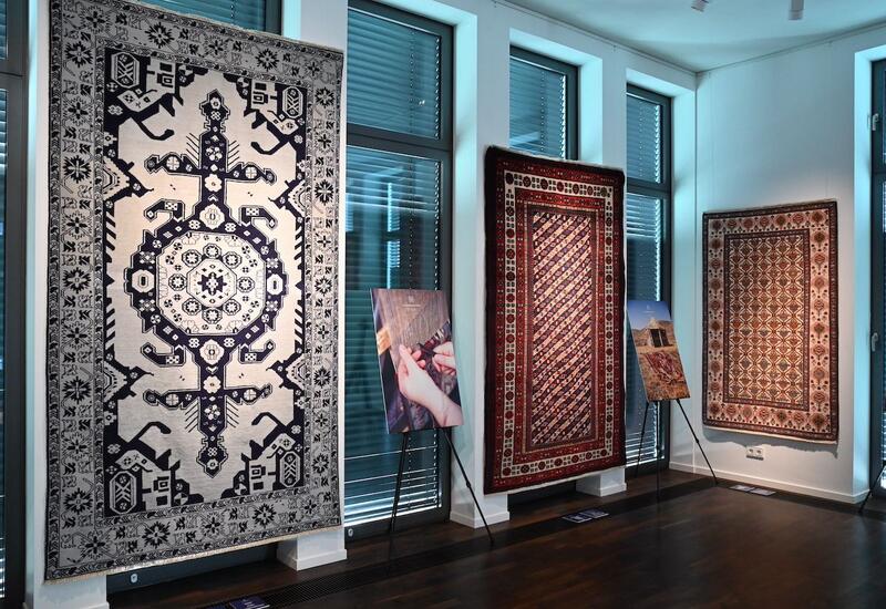 В действующем в Берлине Азербайджанском культурном центре проходит выставка ковров ОАО «Азерхалча»