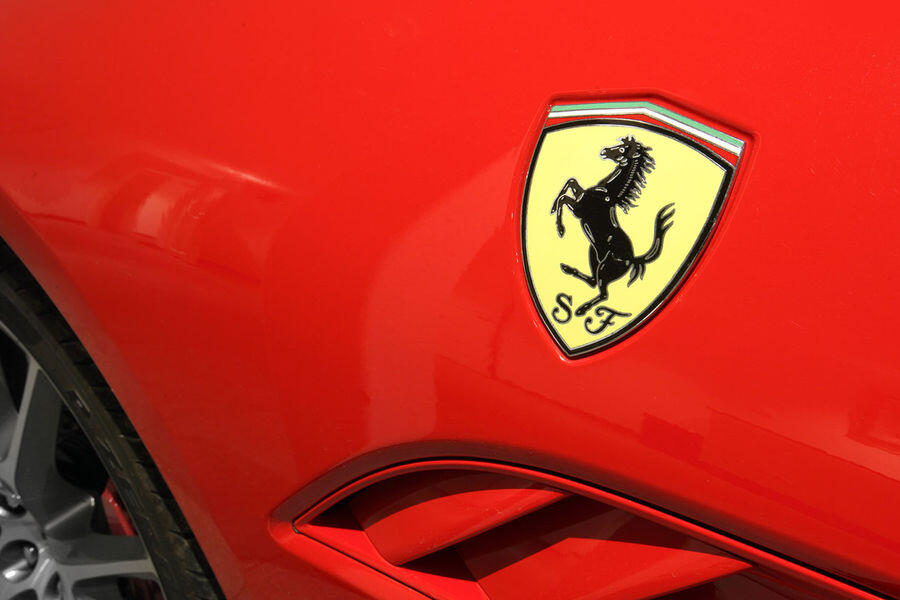 Ferrari тестирует преемника спорткара SF90 Stradale