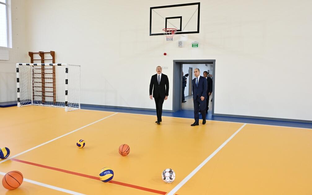 Президент Ильхам Алиев принял участие в открытии нового здания полной средней школы номер 11 города Хырдалан