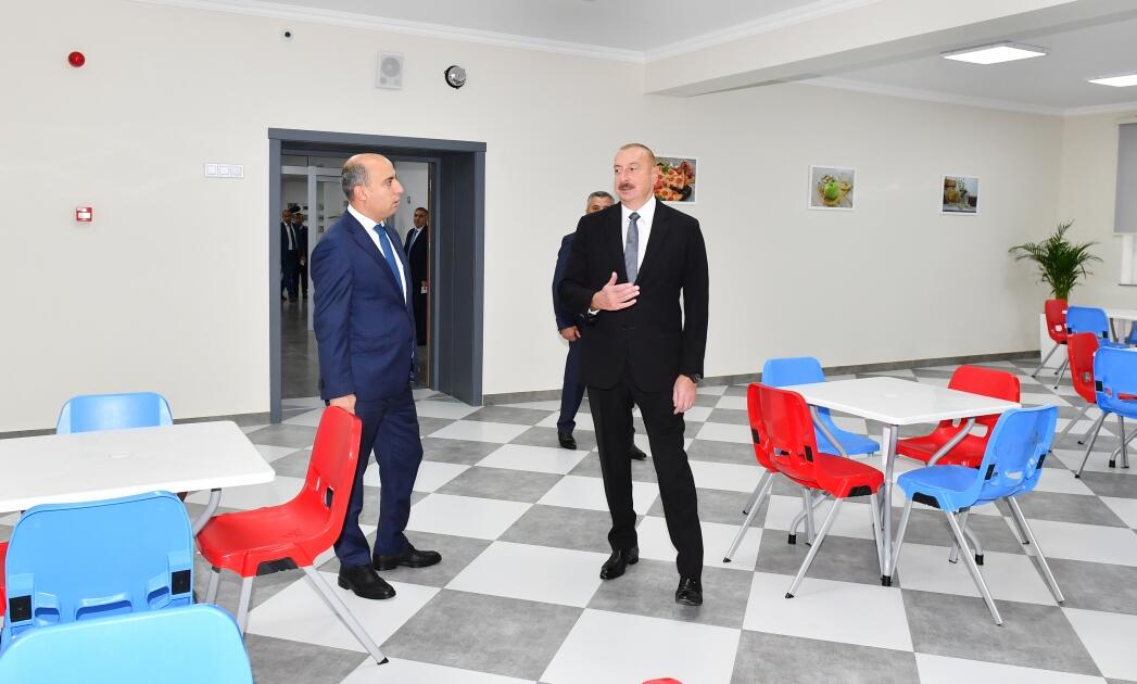Президент Ильхам Алиев принял участие в открытии нового здания полной средней школы номер 11 города Хырдалан