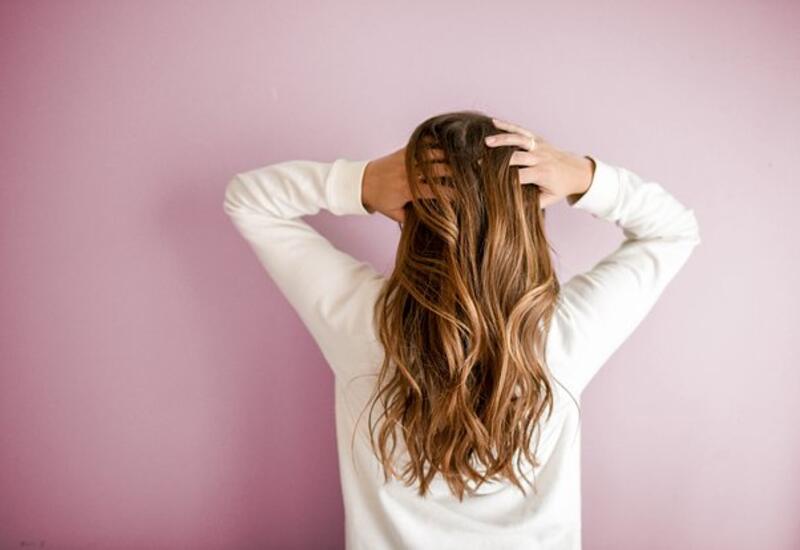 Перечислены действенные способы предотвратить выпадение волос