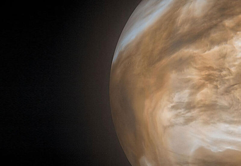 Планетологи объяснили причину загадочных вспышек в атмосфере Венеры