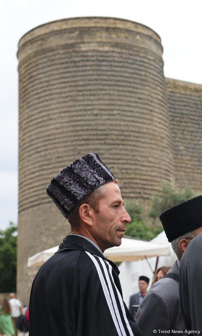 В старинной части Баку - Ичери шехер стартовал турнир по нардам среди ветеранов