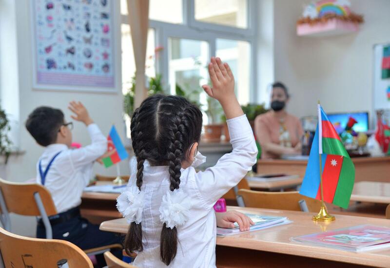 В школах Азербайджана начались зимние каникулы