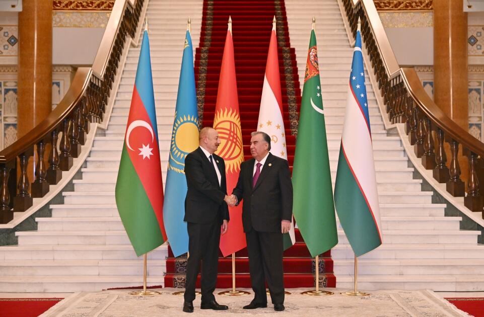 Президент Ильхам Алиев принял участие на пятой Консультативной встрече глав государств Центральной Азии в Душанбе