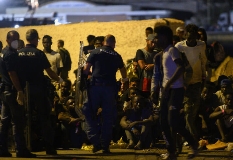 На острове Лампедуза начались прямые столкновения мигрантов с полицией