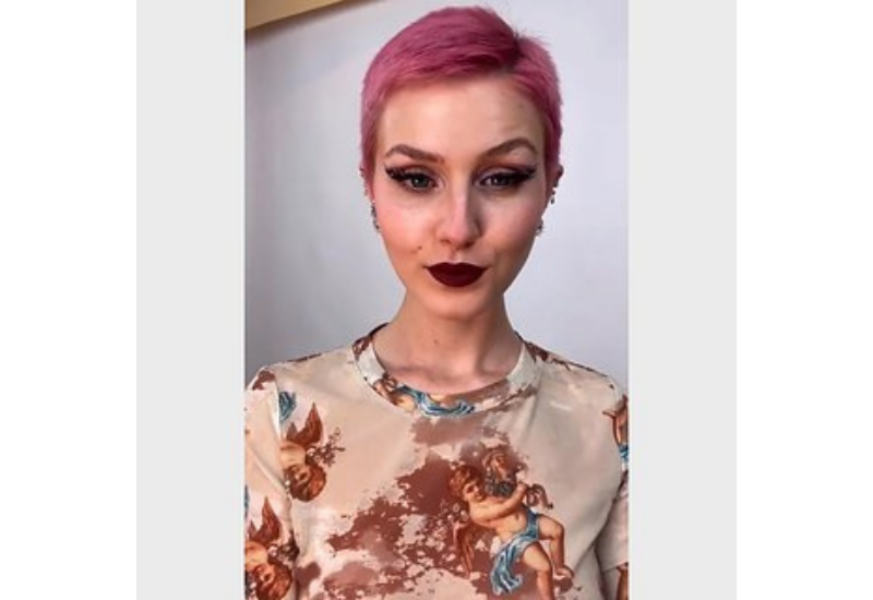 Блогерша окрасила волосы свеклой