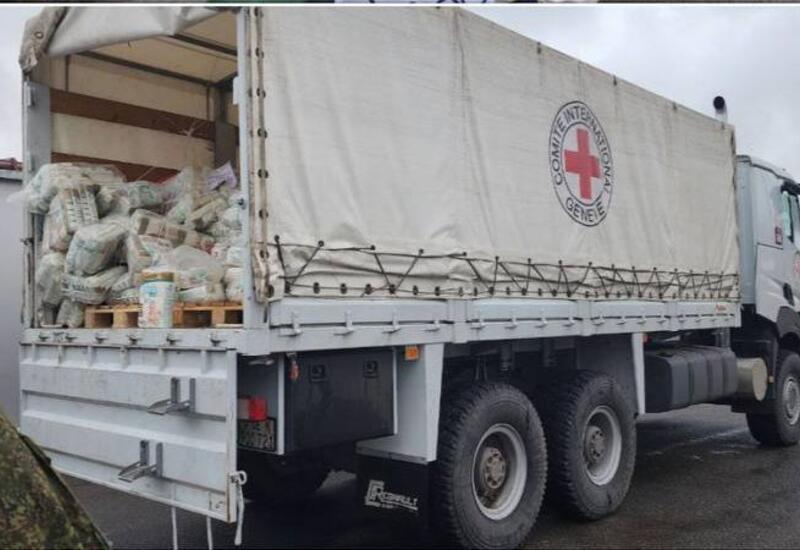 Грузовики Красного Креста с продовольственным грузом прибыли в Ханкенди