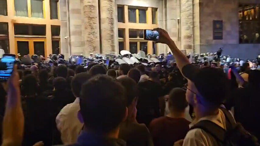 Столкновения с полицией в центре Еревана