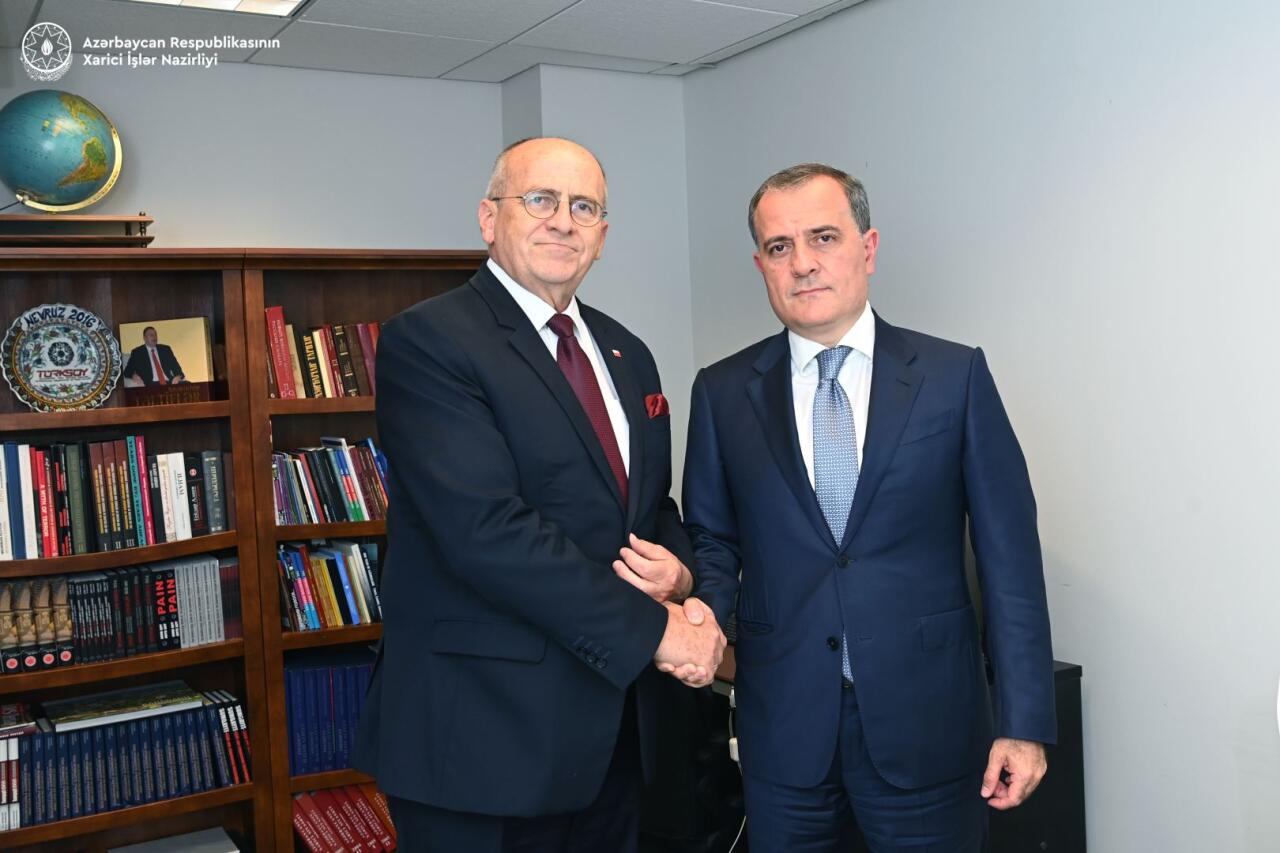 Баку и Варшава обсудили текущую ситуацию в регионе