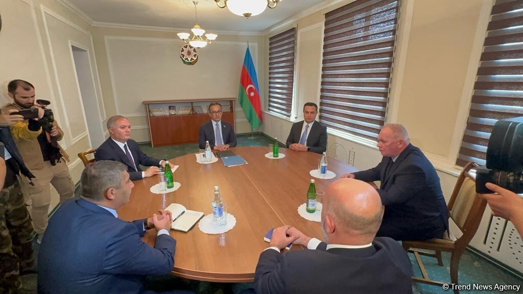 На встрече в Евлахе только флаг Азербайджана