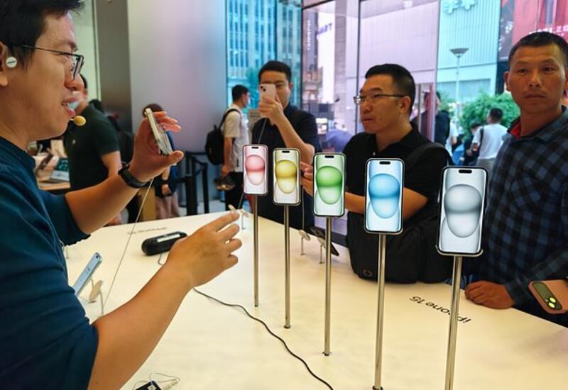 Китайцы бросились скупать iPhone вопреки запретам властей