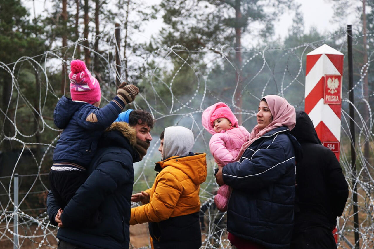 Правительство Польши обвинили во взяточничестве при выдаче рабочих виз мигрантам