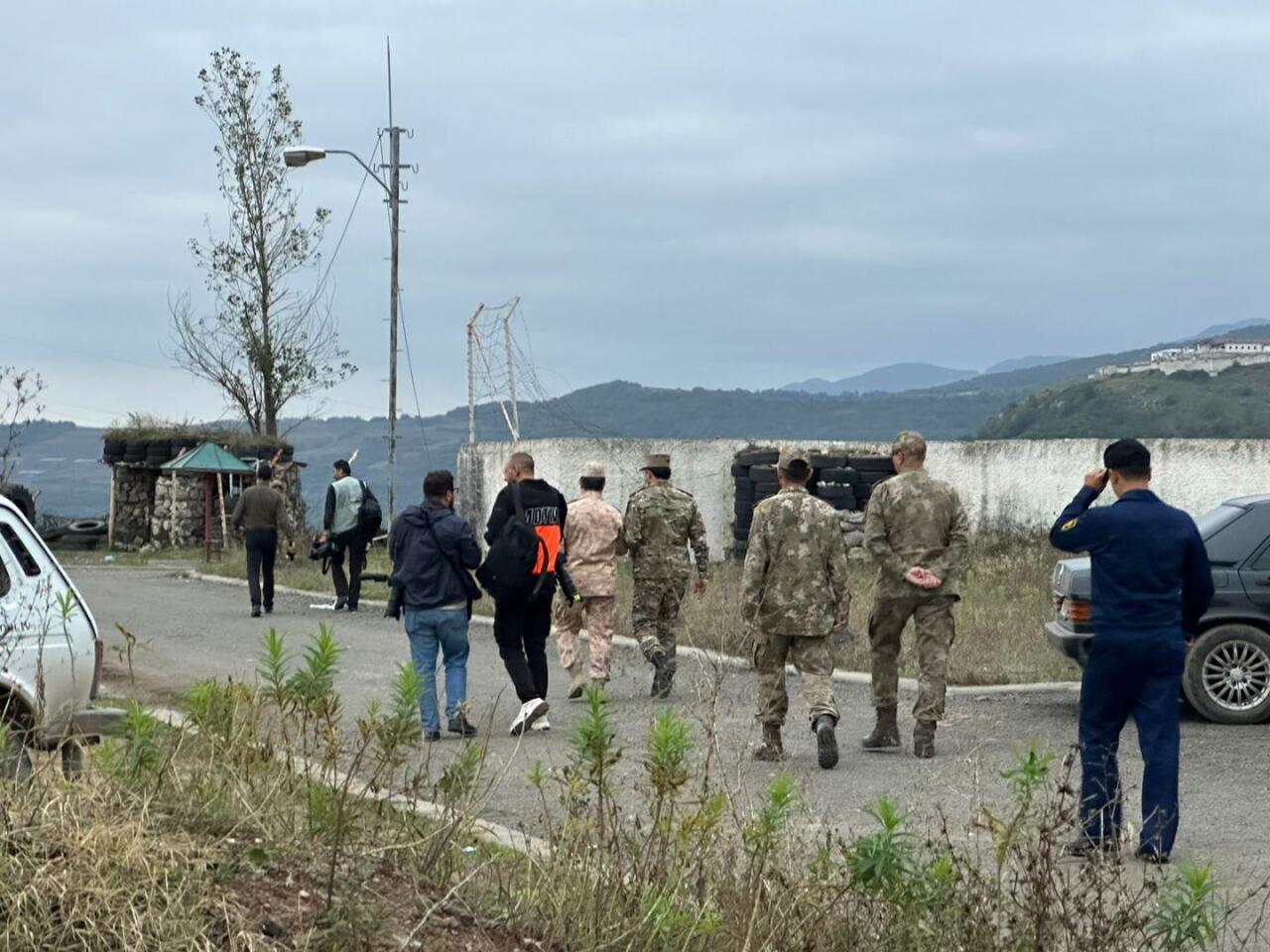 9 hərbi attaşe və 2 beynəlxalq təşkilatın nümayəndələri Şuşa şəhəri yaxınlığında separatçılardan təmizlənmiş keçmiş döyüş məntəqəsində olublar