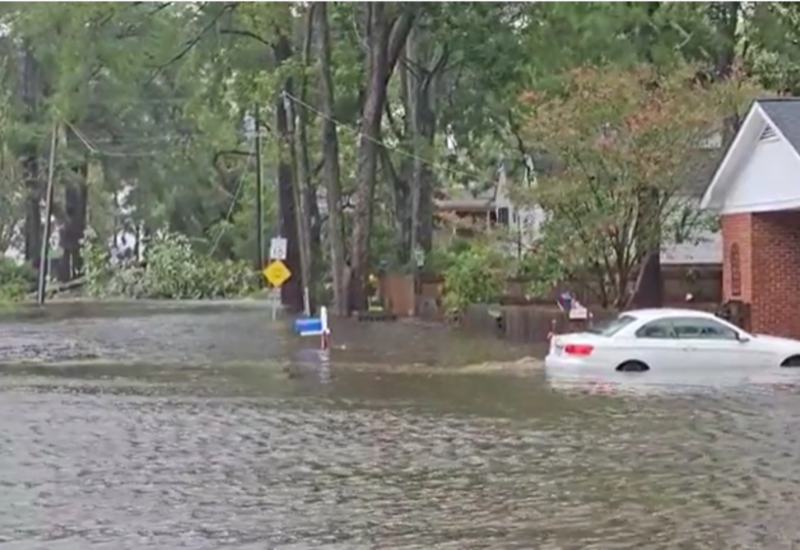 Тропический шторм "Офелия" вызвал сильные наводнения в США