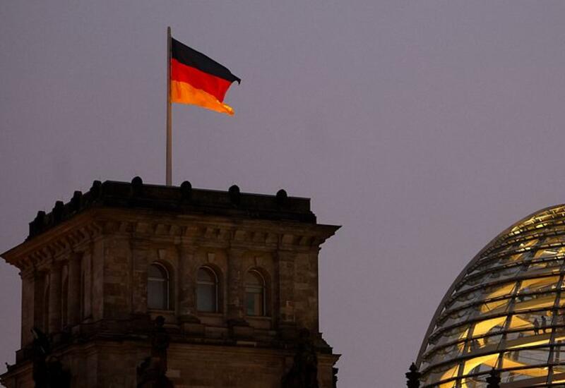 Германия более чем наполовину уменьшит федеральные расходы на беженцев