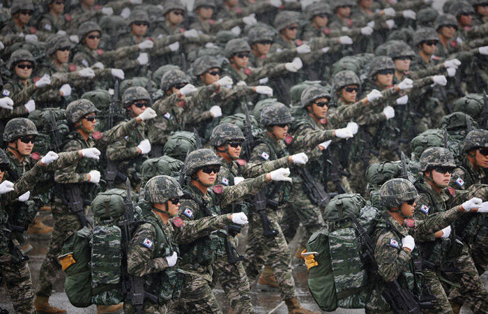 Южная Корея провела первый военный парад